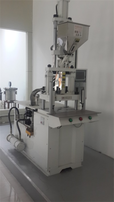 Seramik enjeksiyon kalıplama makinesi 